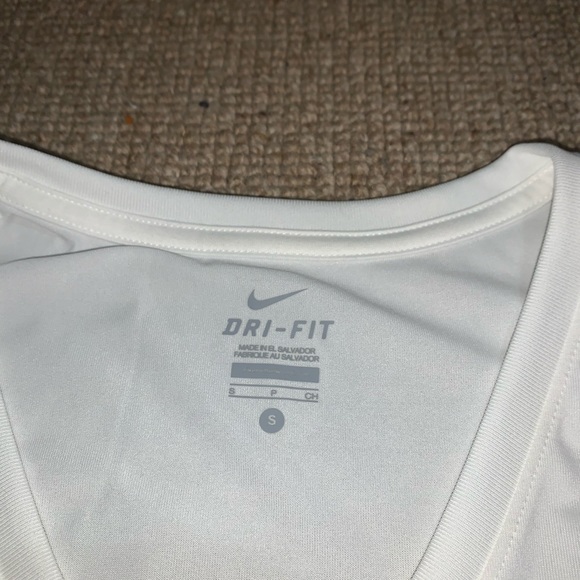Women’s white nike t-shirt - Picture 4 of 4
